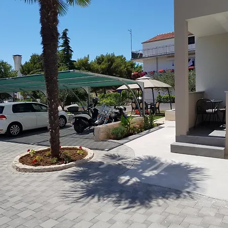 בית אירוח Mira *