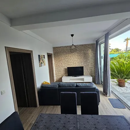 Mira منزل للإقامة فوديس