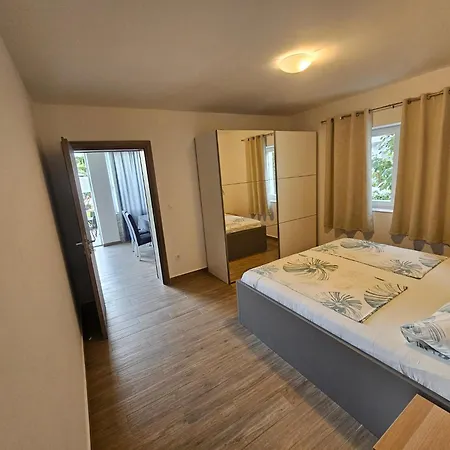 Mira Homestay